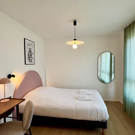 We Live Sharies A301