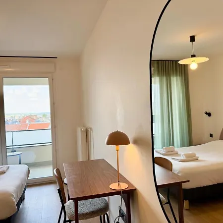 We Live Sharies A301 * Reims