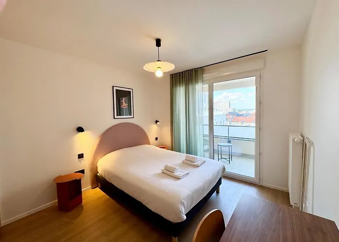 We Live Sharies A301 * Reims