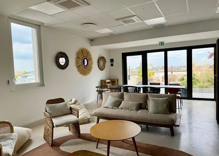 Apartment We Live Sharies A301 *