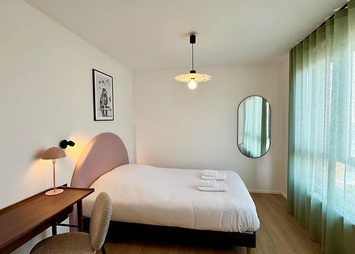 We Live Sharies A301